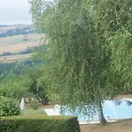 La Croix Des Landes Ou D'hote Avec Piscine A Semesterbostad Chouvigny