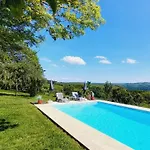 La Croix Des Landes Ou D'hote Avec Piscine A Holiday home