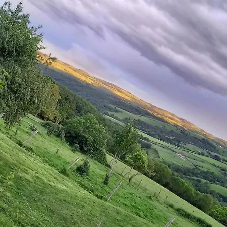 La Croix Des Landes Ou D'hote Avec Piscine A *