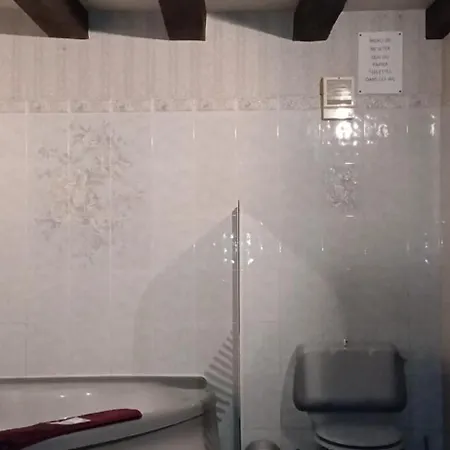 La Croix Des Landes Ou D'hote Avec Piscine A Dom wakacyjny