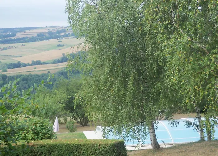 La Croix Des Landes Ou D'hote Avec Piscine A Prázdninový dům Chouvigny